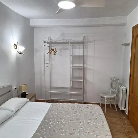 Fonda Toldra Guest house 3*